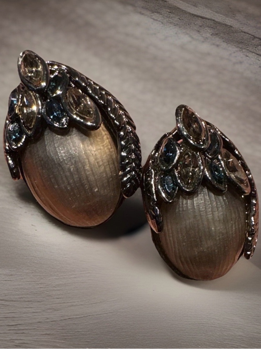 Gorgeous Alexis Bittar vintage hand carved brown Smoky Lucite Earrings 1.25”